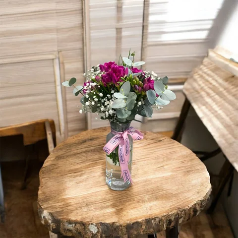 Vazoda Fuşya Frezya