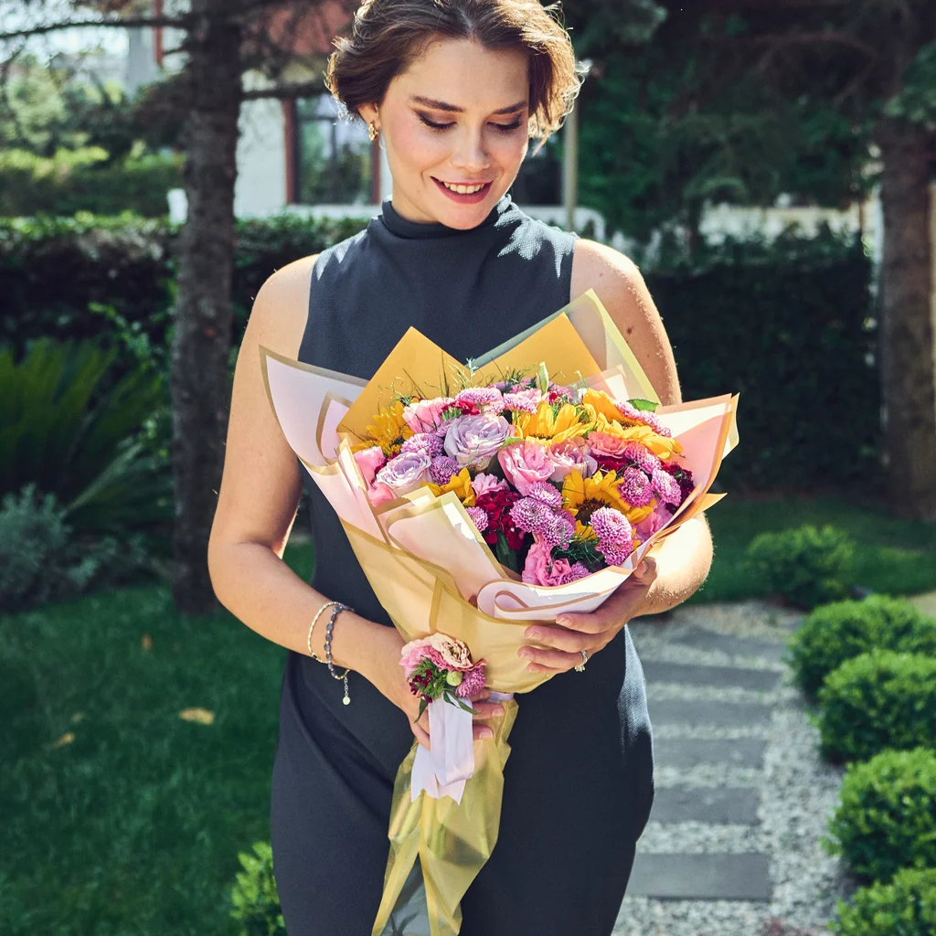 Festive Love Buket - 4